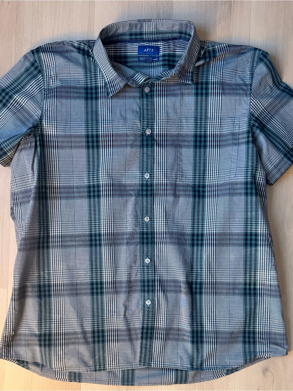 Apt. 9 Men’s Green and White Plaid Short-Sleeve Button-Down Shirt